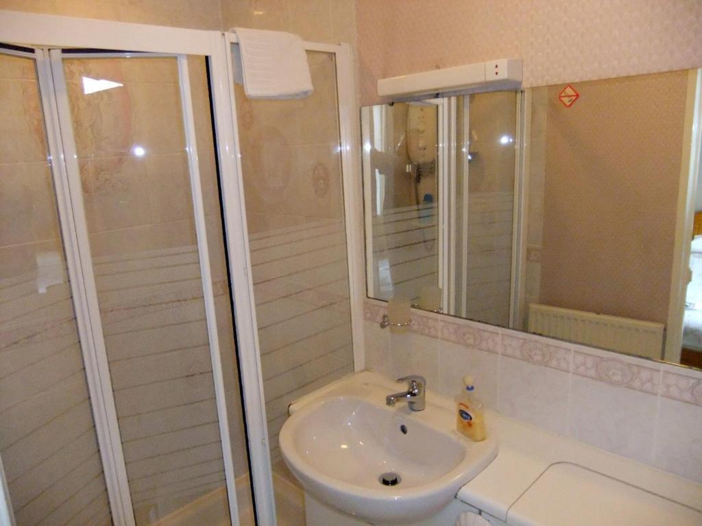Отель Sea Spray House Пейнтон Номер фото